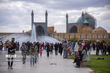 بازدید گردشگران از بناهای تاریخی اصفهان رکورد نوروز را شکست - خبرگزاری هانسی | اخبار ایران و جهان