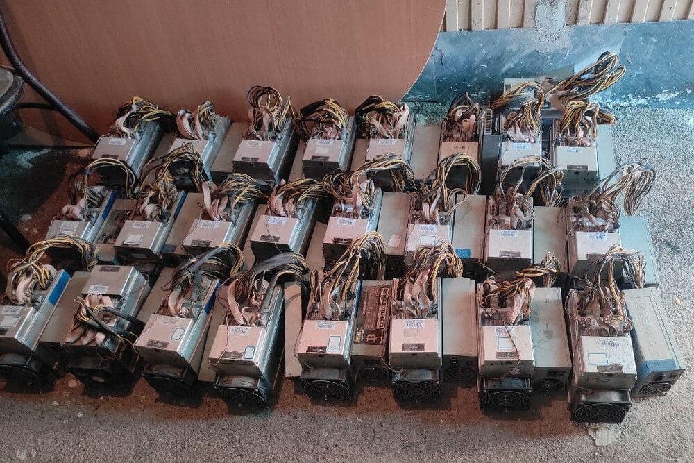 کشف ۲۰ دستگاه ماینر استخراج‌گر رمز ارز دیجیتال در حمیدیه - خبرگزاری هانسی | اخبار ایران و جهان