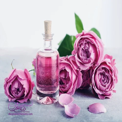 اسانس گل محمدی خوراکی؛ چگونه عطر و طعم منحصر به فرد گل محمدی را به دسرها اضافه کنیم؟