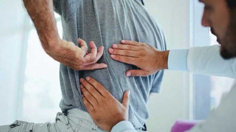 علت سوزش پشت کمر سمت چپ بالا